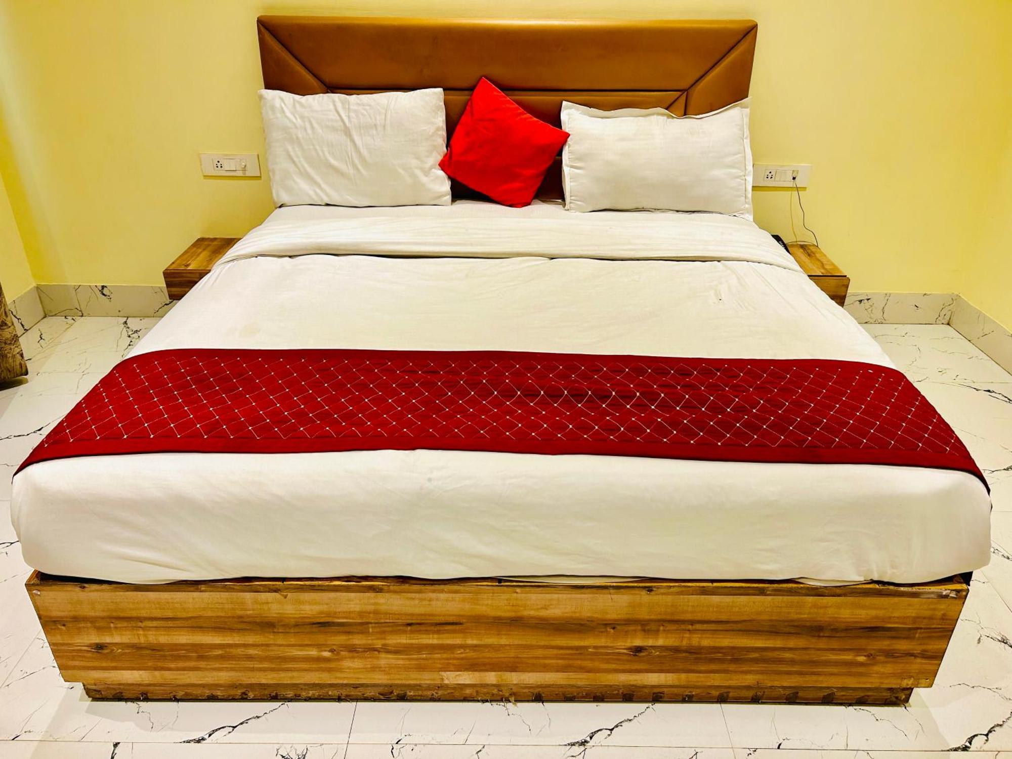 Goodluck House Near Terminal 3 Igi Airport Hotell New Delhi Exteriör bild