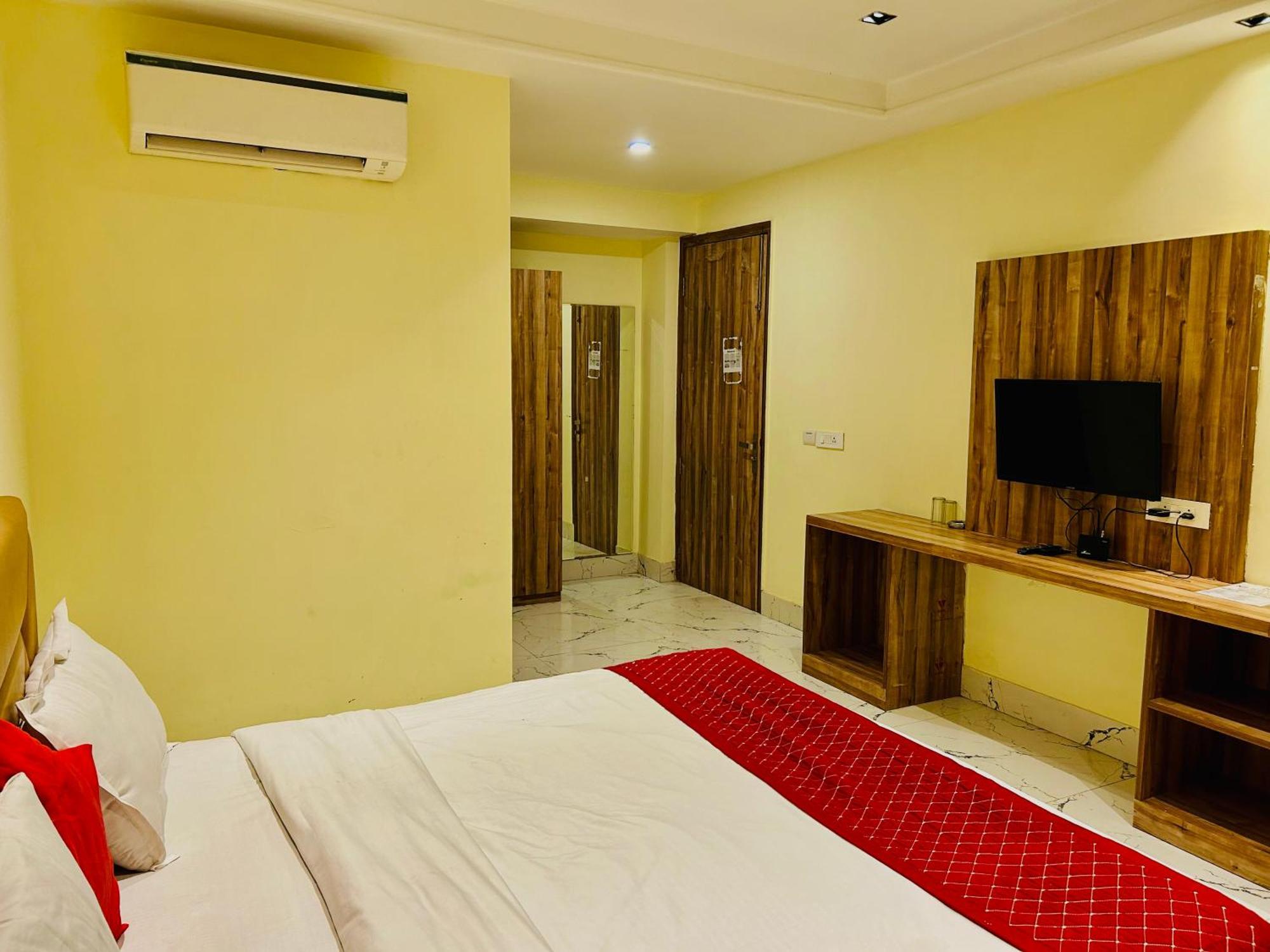 Goodluck House Near Terminal 3 Igi Airport Hotell New Delhi Exteriör bild