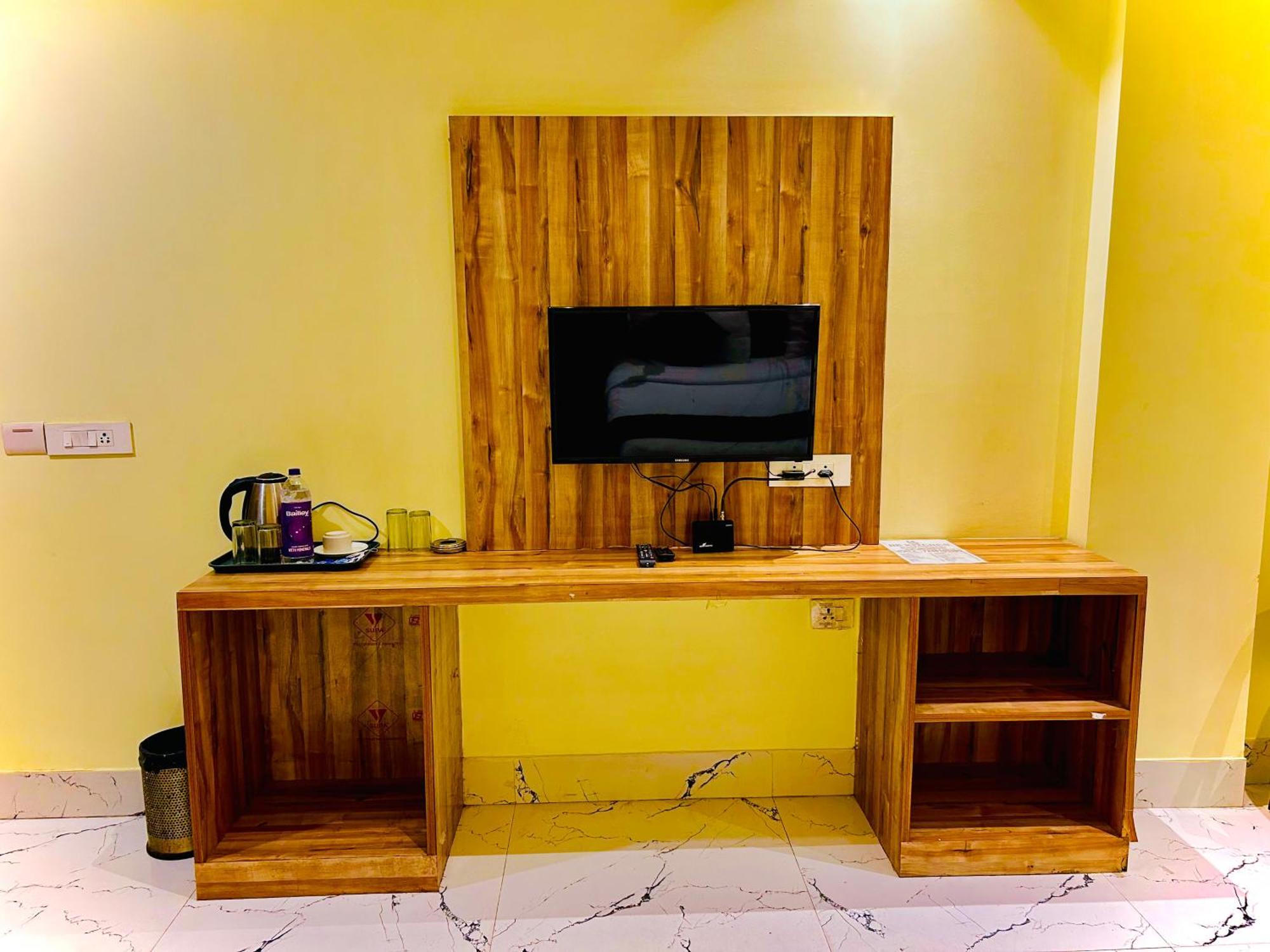 Goodluck House Near Terminal 3 Igi Airport Hotell New Delhi Exteriör bild