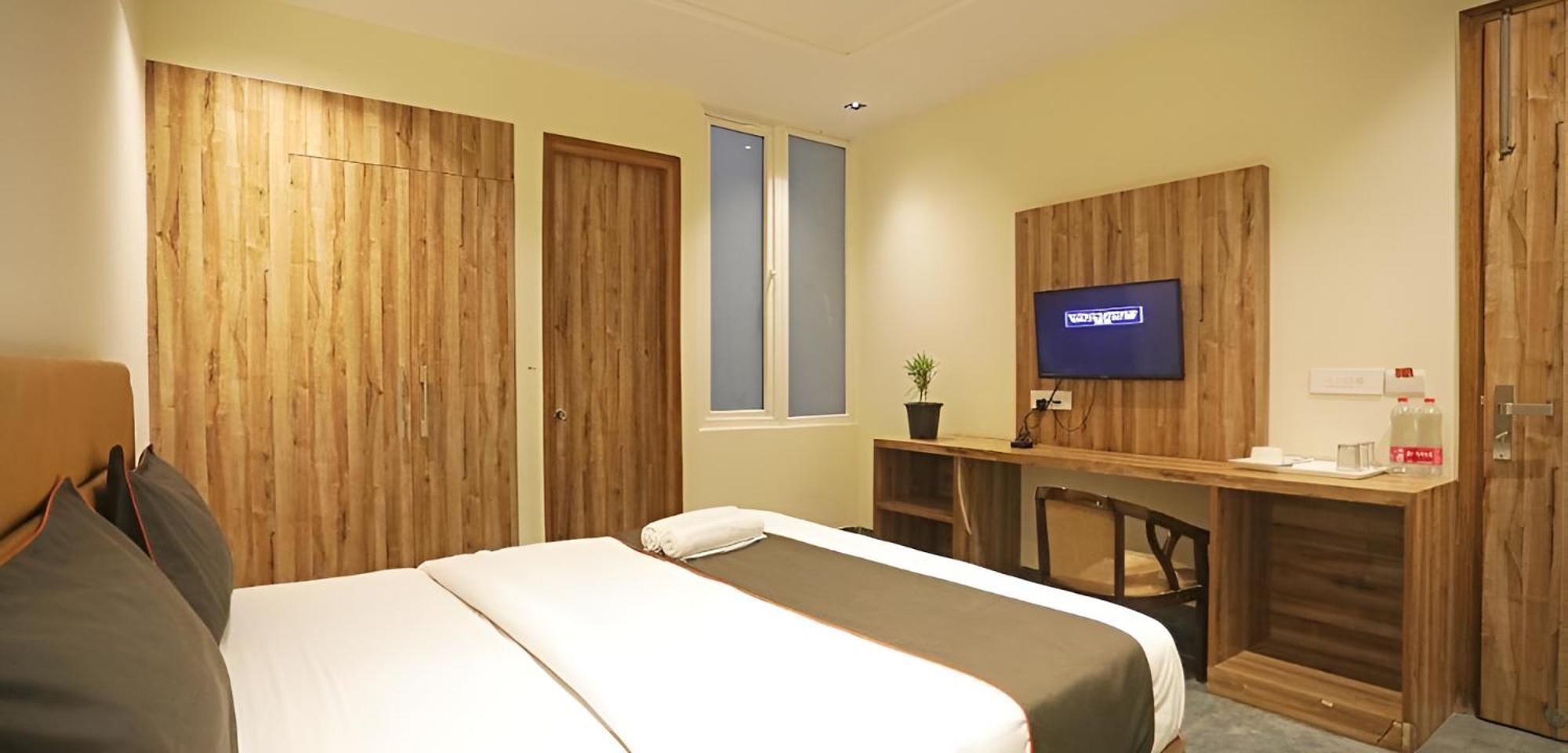 Goodluck House Near Terminal 3 Igi Airport Hotell New Delhi Exteriör bild