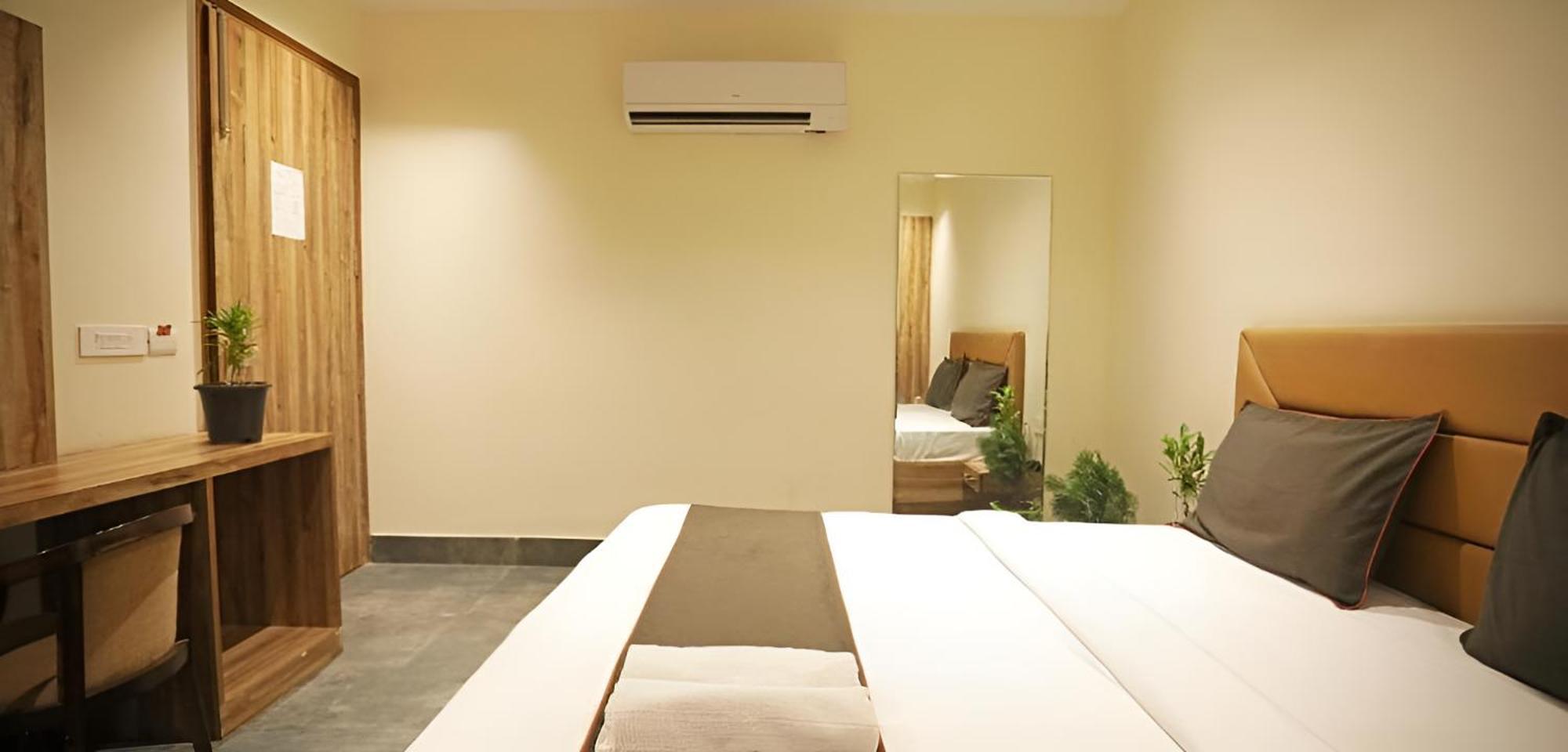 Goodluck House Near Terminal 3 Igi Airport Hotell New Delhi Exteriör bild