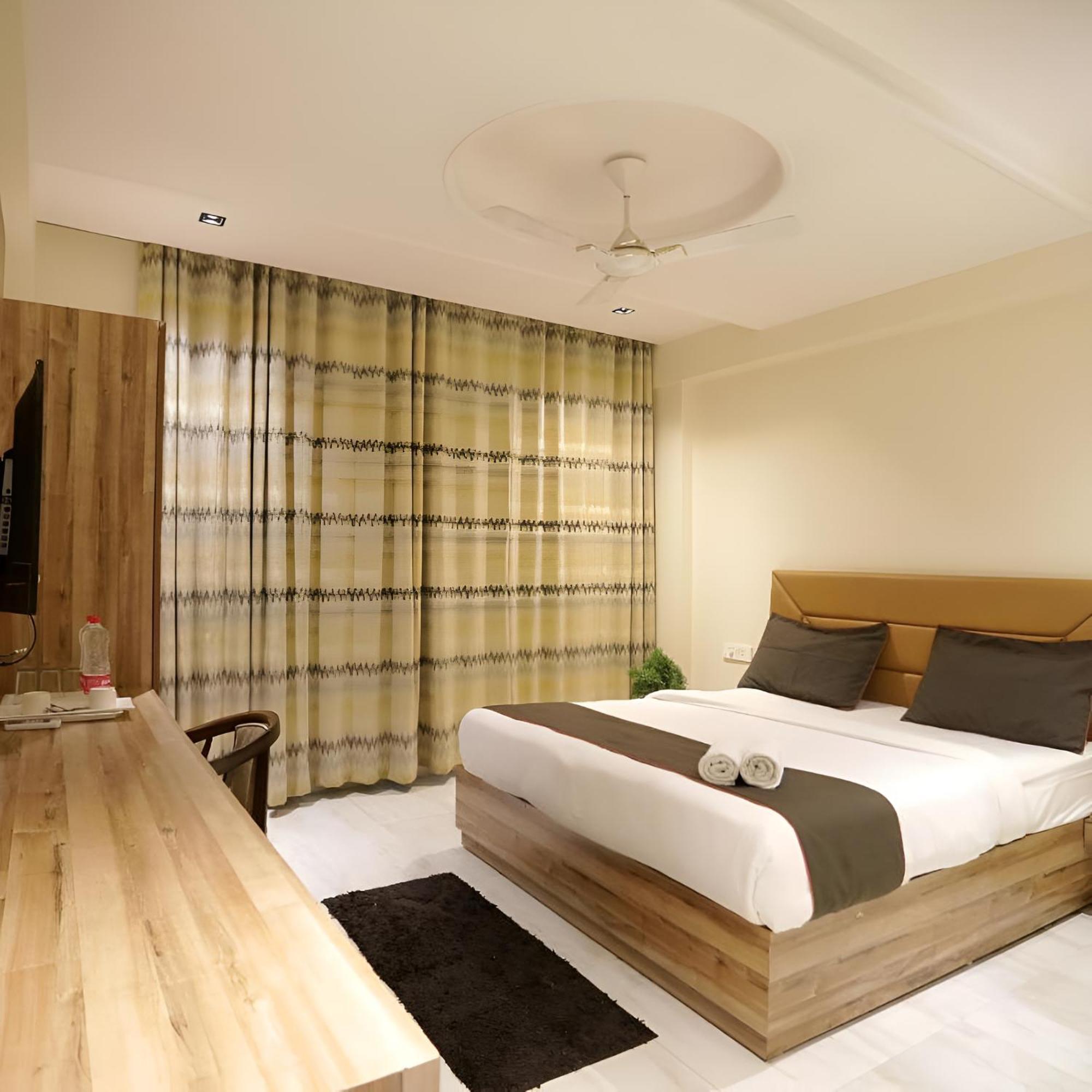 Goodluck House Near Terminal 3 Igi Airport Hotell New Delhi Exteriör bild